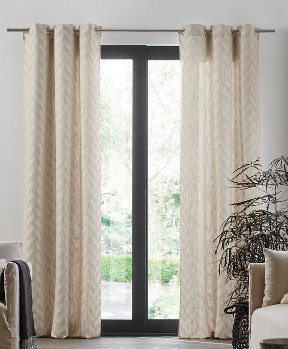 Tende lunghe bianche con occhielli